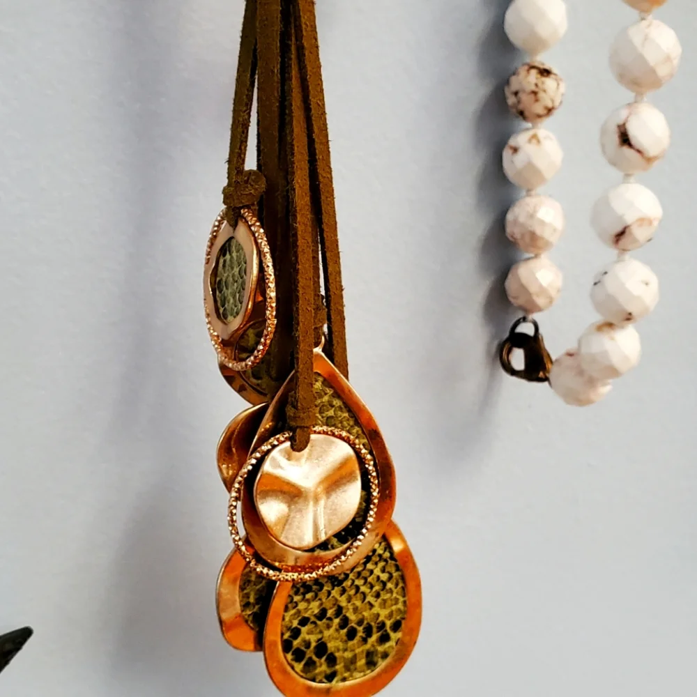 Necklaces - Picture 5 of 8